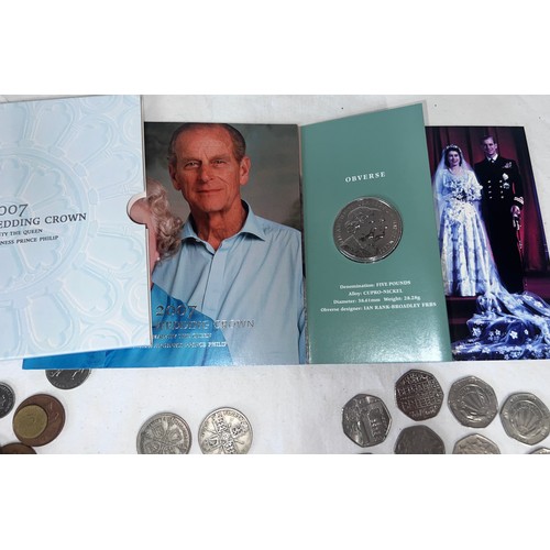 847 - A collection of coins to include 2 pounds, 50p's, Silver Proof Alderney Diamond Wedding 5 pound, 200... 