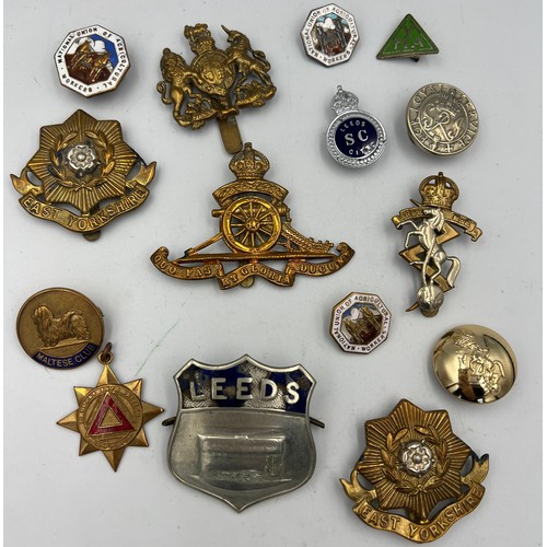 1299 - A collection of cap badges etc to include East Yorkshire, Leeds, Maltese club.