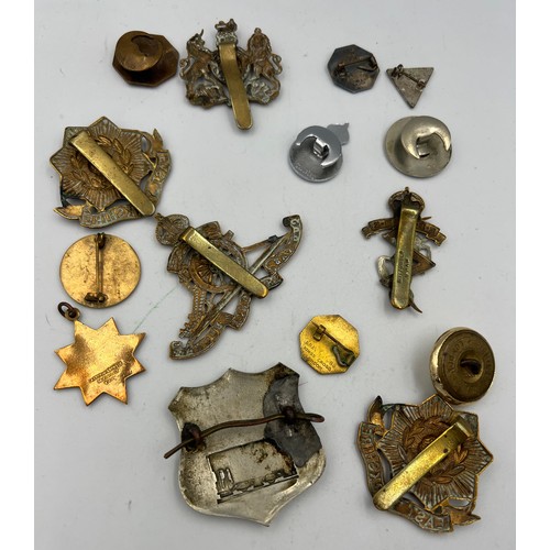 1299 - A collection of cap badges etc to include East Yorkshire, Leeds, Maltese club.