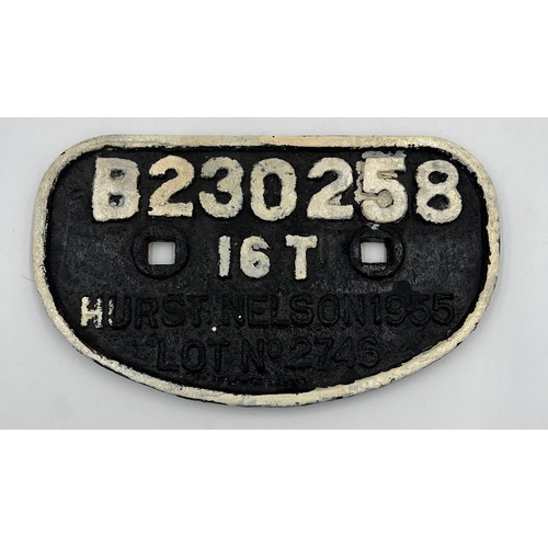 1304 - Cast iron wagon plate,  Hurst Nelson 1955. 28cm x 16cm.