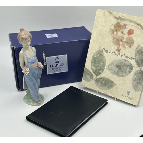 160 - Lladro figurine Collectors Society 'Pocket Full of Wishes' 07650 - 26 cm with box along with Lladro ... 