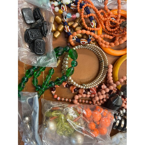 432 - A quantity of vintage beads and bangles.