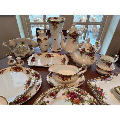 142 - A large quantity of Royal Albert Old Country Roses dinner, tea, coffee and other items to include 2 ... 