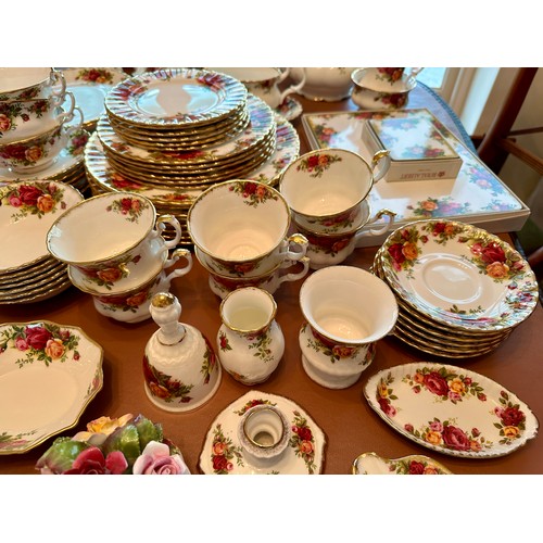 142 - A large quantity of Royal Albert Old Country Roses dinner, tea, coffee and other items to include 2 ... 