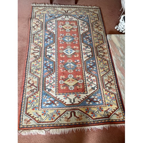 1100 - A good quality Kayam rug, 200cm x 135cm.