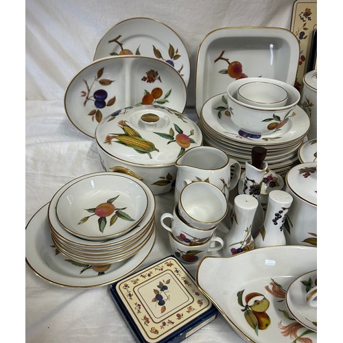 134 - A large quantity of Royal Worcester 'Evesham' : 2 x large lidded casseroles (one fluted), a small li... 