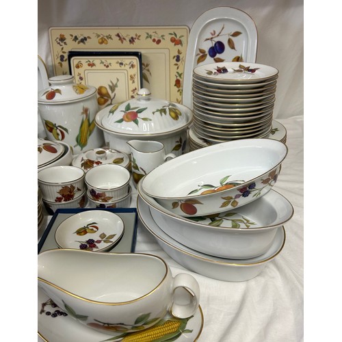 134 - A large quantity of Royal Worcester 'Evesham' : 2 x large lidded casseroles (one fluted), a small li... 