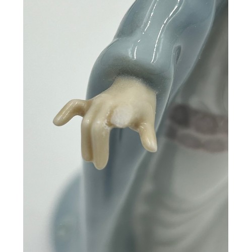 130 - Four LLadro figurines to include: Sophisticate no 5787, Flirt no 5789, both approx. 27cm tall, Don't... 