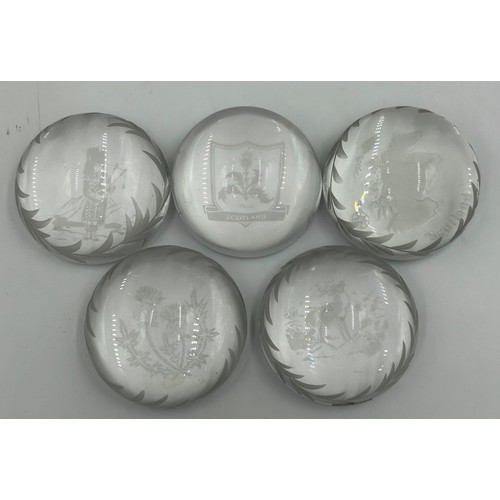 300 - Glass paperweights to include 4 x Caithness, 5 x Edinburgh crystal, two cubic and two others (13) to... 