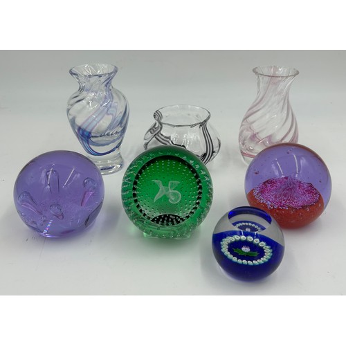 300 - Glass paperweights to include 4 x Caithness, 5 x Edinburgh crystal, two cubic and two others (13) to... 