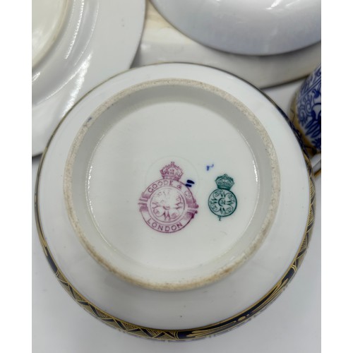 124 - A collection of 19thC Royal Worcester 'Royal Lily' pattern items to include charger 37cm d, plate 23... 