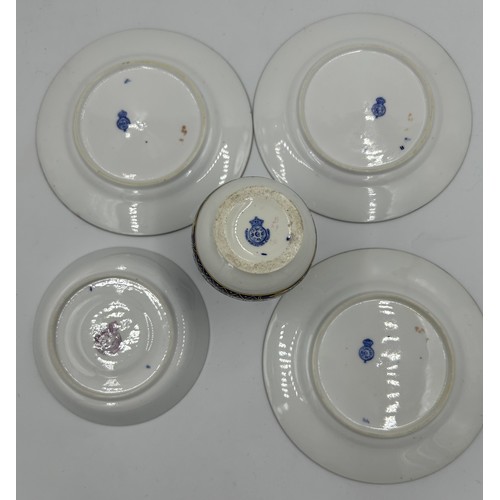 124 - A collection of 19thC Royal Worcester 'Royal Lily' pattern items to include charger 37cm d, plate 23... 