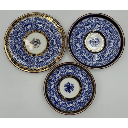 124 - A collection of 19thC Royal Worcester 'Royal Lily' pattern items to include charger 37cm d, plate 23... 