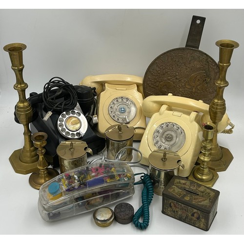 1331 - A miscellany to include a circa 1990's Mybelle Spotlight 753 illuminating transparent telephone, a B... 