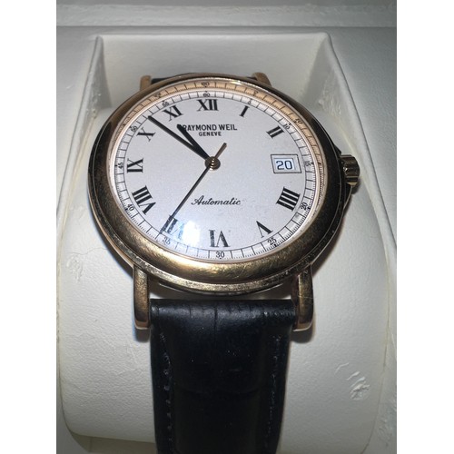 798 - A boxed Raymond Weil automatic gentleman's wristwatch on original black leather strap. Ref: 2834, Se... 