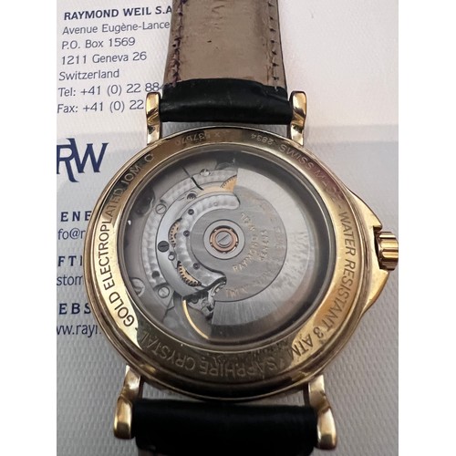 798 - A boxed Raymond Weil automatic gentleman's wristwatch on original black leather strap. Ref: 2834, Se... 