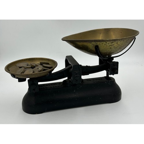 1340 - A gimbal mounted brass ship's compass PATT. 0995 No. 161K (23 cm d), together with a set of 2lb Aver... 