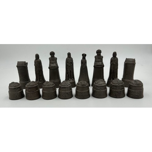 1197 - A chess set with pieces representing historical Scottish and English figures, John Knox, Mary Queen ... 