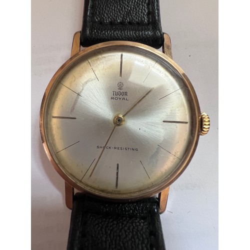 792 - A gentleman's manual Tudor Royal shock - resisting wristwatch with champagne dial, C1960's. Rolex bu... 