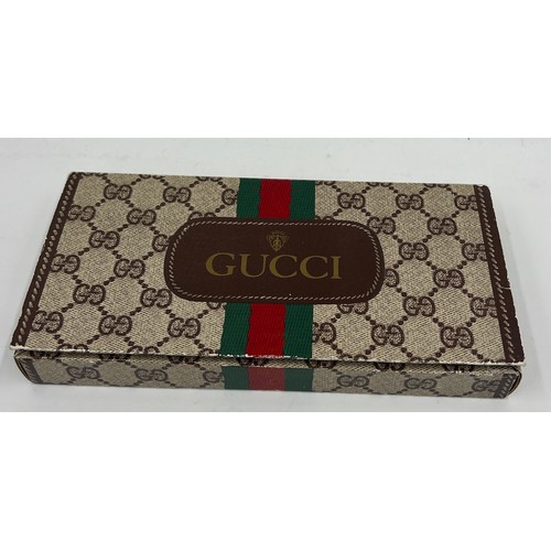 700 - Gucci glasses case in original presentation box. Case measures 17cm x 8cm.