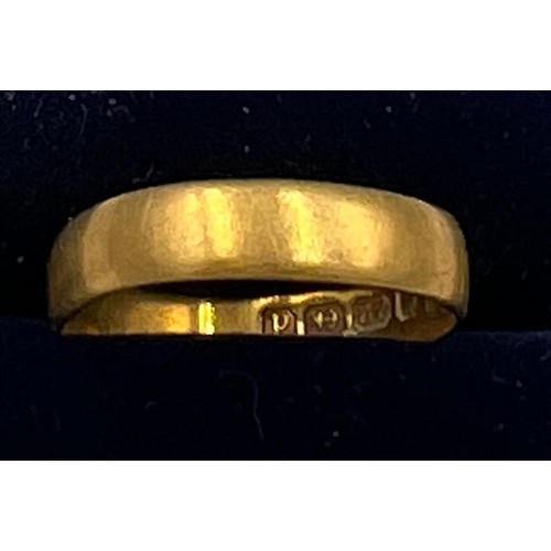 690 - A 22 carat gold wedding band. Size M. Weight 2.5gm.