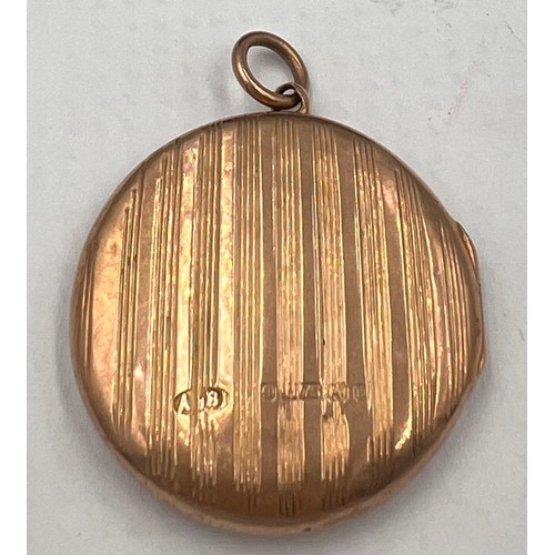 691 - A 9 carat gold circular locket. 2.5cm d. Weight 5.3gm.