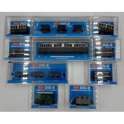 1215 - Peco 00-9 narrow gauge rolling stock models to include gr-330 hudson 'rugga' v-skips brown (3), gr-4... 