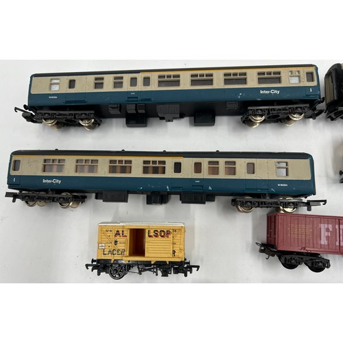 1226 - Various Mainline and Lima carriages to include Mainline locomotive 0-6-0 gwr tender green, Mainline ... 