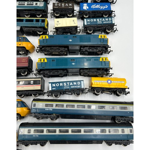 1227 - Various Hornby carriages and locomotives.