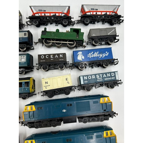 1227 - Various Hornby carriages and locomotives.