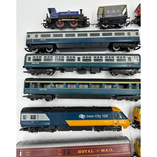 1227 - Various Hornby carriages and locomotives.