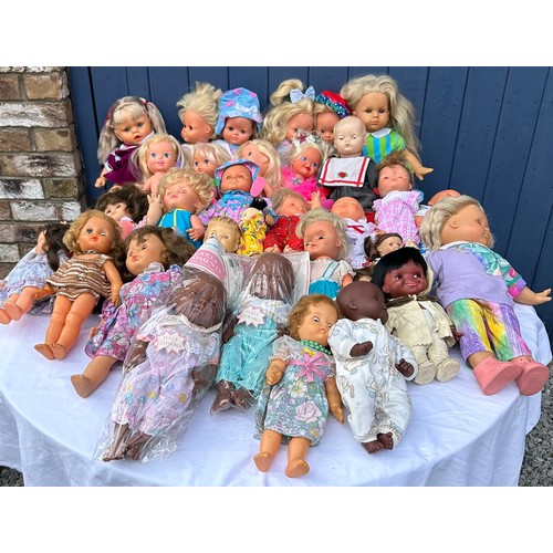 1207 - An assortment of dolls to include Fisher Price, Mattel, Max Zapf, Early Moments fully bathable etc (... 