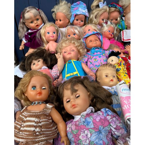 1207 - An assortment of dolls to include Fisher Price, Mattel, Max Zapf, Early Moments fully bathable etc (... 