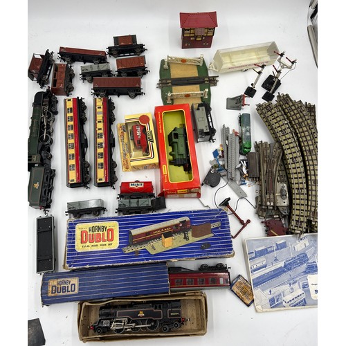 1204 - A quantity of vintage train carriages, engine, track etc to include Hornby Dublo, LLedo etc.