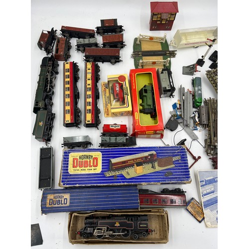 1204 - A quantity of vintage train carriages, engine, track etc to include Hornby Dublo, LLedo etc.