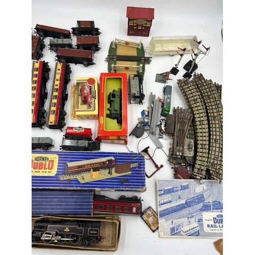 1204 - A quantity of vintage train carriages, engine, track etc to include Hornby Dublo, LLedo etc.