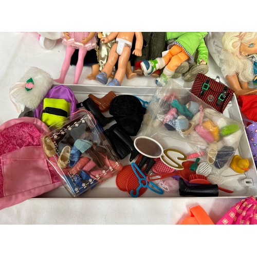 1201 - A mixed collection comprising of Barbies, Ken's and GI Joe along with some original Barbie clothes a... 