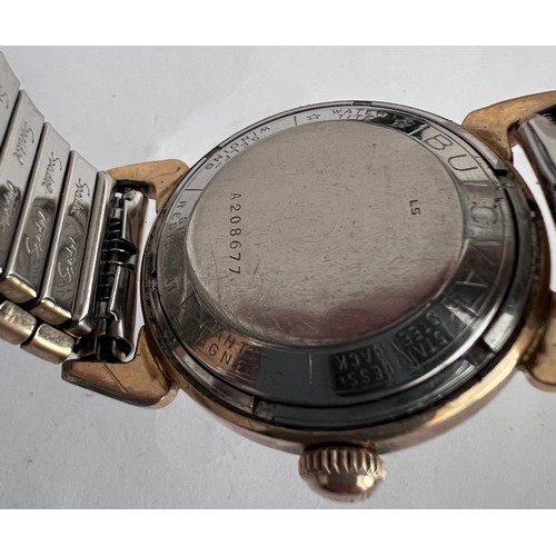 764 - A gentleman's Bulova vintage Self Winding gold plated wristwatch on expanding bracelet. 

Good worki... 