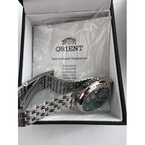 779 - Two Orient wristwatches to include an automatic day/date stainless steel case and band with Orient b... 