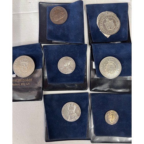 840 - Coins and Coronation medals to include Queen Mary June 22 1911, George V crowned June 22 1911, Georg... 