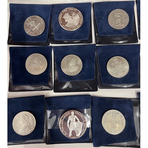 840 - Coins and Coronation medals to include Queen Mary June 22 1911, George V crowned June 22 1911, Georg... 