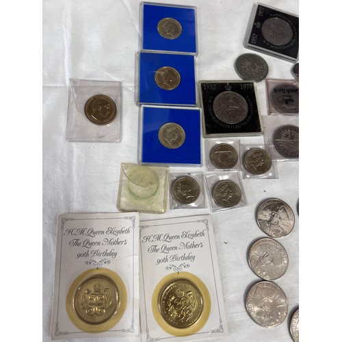 839 - A collection of coins to include 24 x 5 pound coins, various crowns, various foreign currency etc.