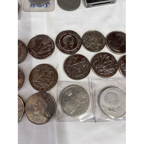 839 - A collection of coins to include 24 x 5 pound coins, various crowns, various foreign currency etc.