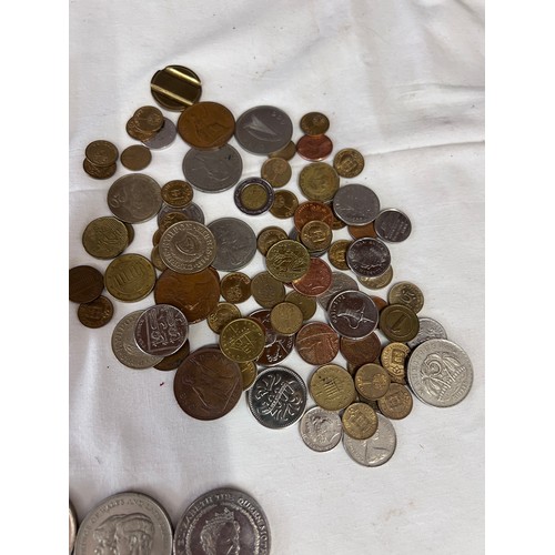 839 - A collection of coins to include 24 x 5 pound coins, various crowns, various foreign currency etc.