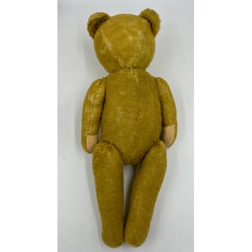 1108 - Two vintage jointed teddy bears. Largest with growler approx. 61cm l, smallest 45cm l.