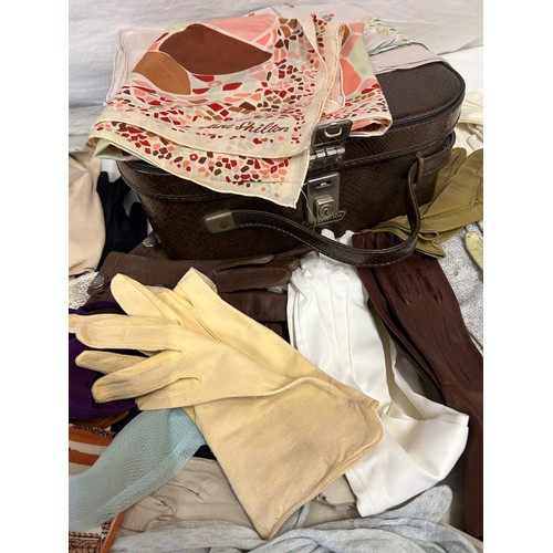 728 - A mixture of fashion accessories to include various vintage gloves, chamois, leather etc., nylon sto... 