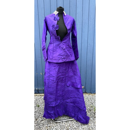 737 - A Victorian taffeta purple skirt and bodice with hooks and bows to the front and lace collar. Skirt ... 