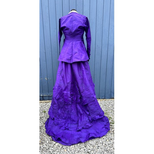 737 - A Victorian taffeta purple skirt and bodice with hooks and bows to the front and lace collar. Skirt ... 