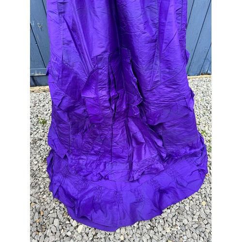 737 - A Victorian taffeta purple skirt and bodice with hooks and bows to the front and lace collar. Skirt ... 