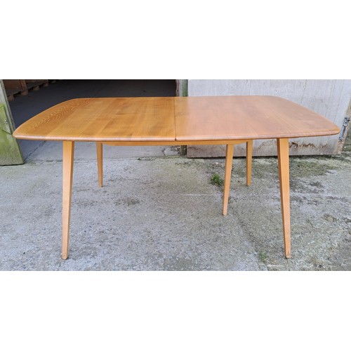 52 - A mid 20thC Ercol extending dining table. Closed 82cm h x 152cm l x 91cm w, fully open 223cm l.